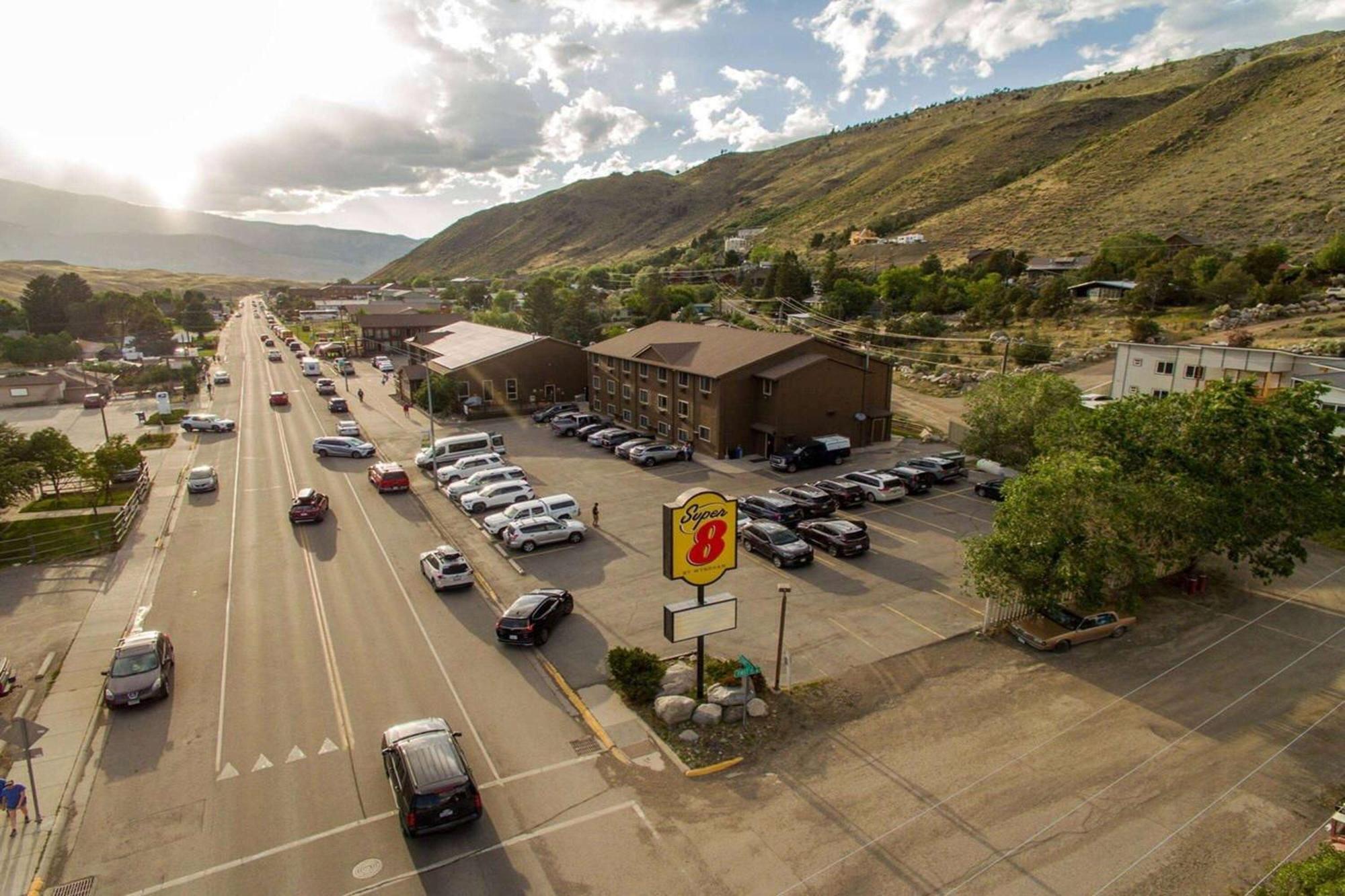 Super 8 By Wyndham Gardiner/Yellowstone Park Area Exterior foto