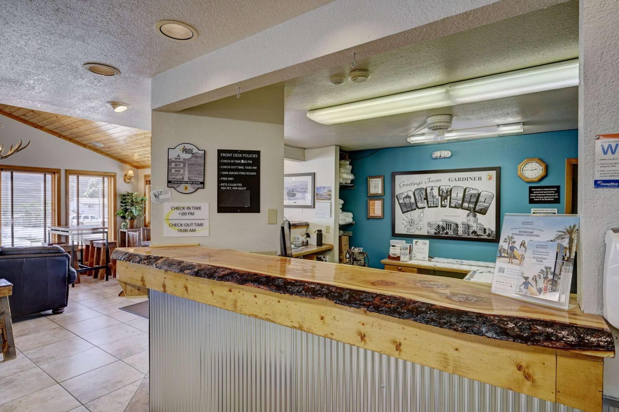 Super 8 By Wyndham Gardiner/Yellowstone Park Area Exterior foto