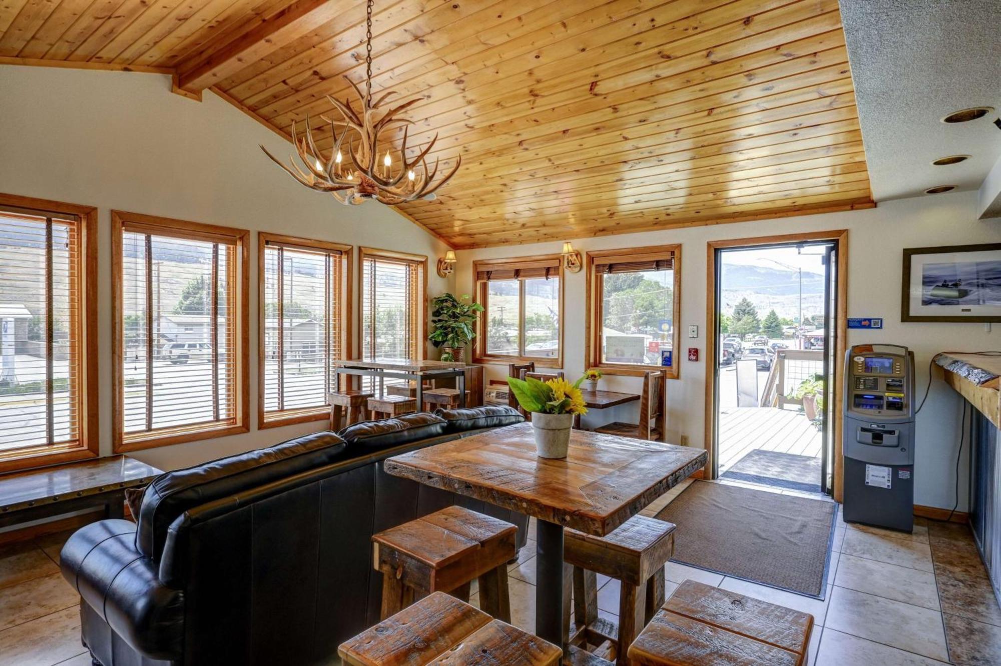 Super 8 By Wyndham Gardiner/Yellowstone Park Area Exterior foto