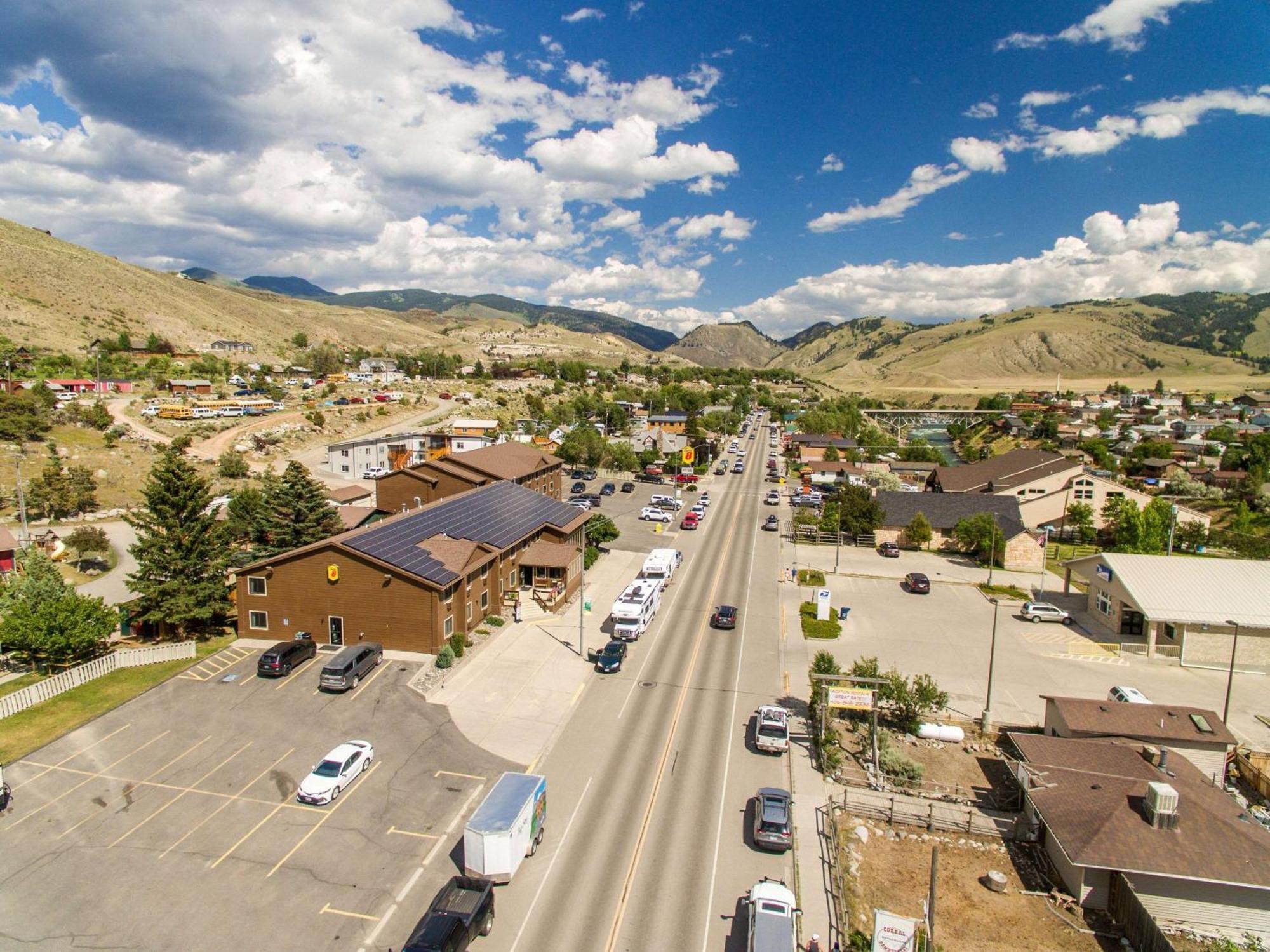 Super 8 By Wyndham Gardiner/Yellowstone Park Area Exterior foto
