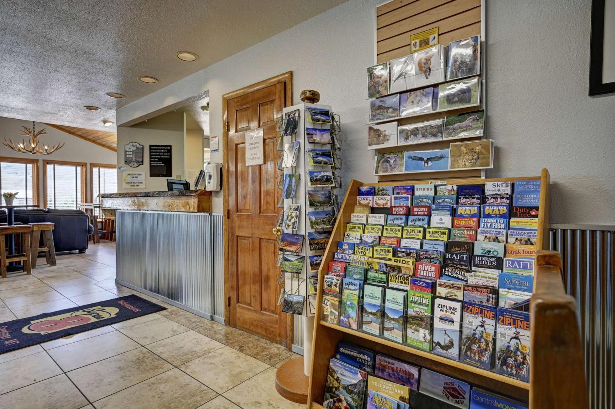 Super 8 By Wyndham Gardiner/Yellowstone Park Area Exterior foto