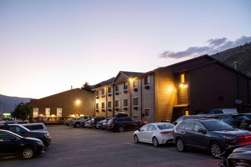 Super 8 By Wyndham Gardiner/Yellowstone Park Area Exterior foto