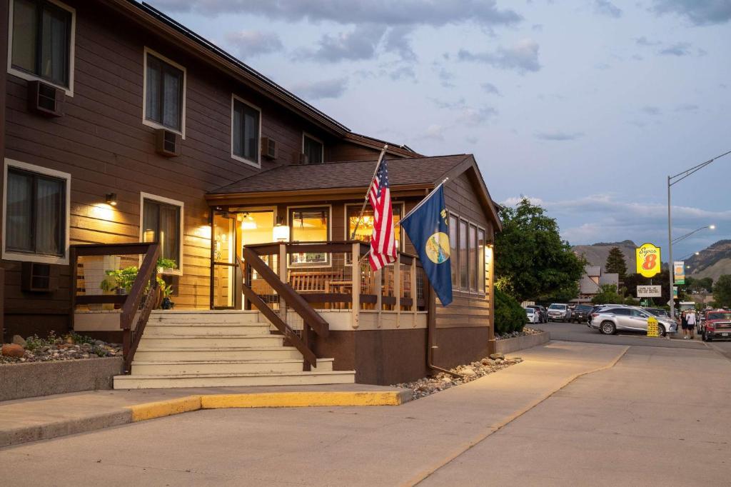Super 8 By Wyndham Gardiner/Yellowstone Park Area Exterior foto